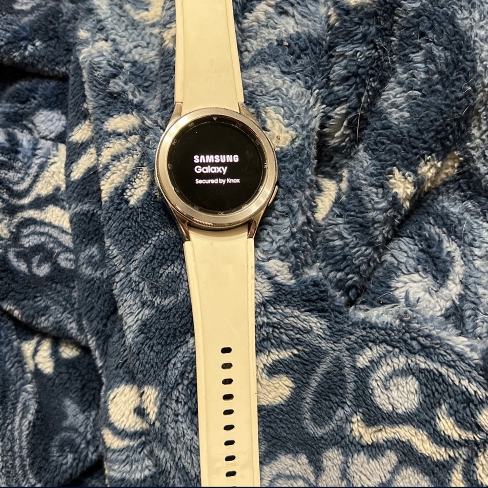 Samsung galaxy watch 4 classic and buds pro 2 - Picture 2 of 6